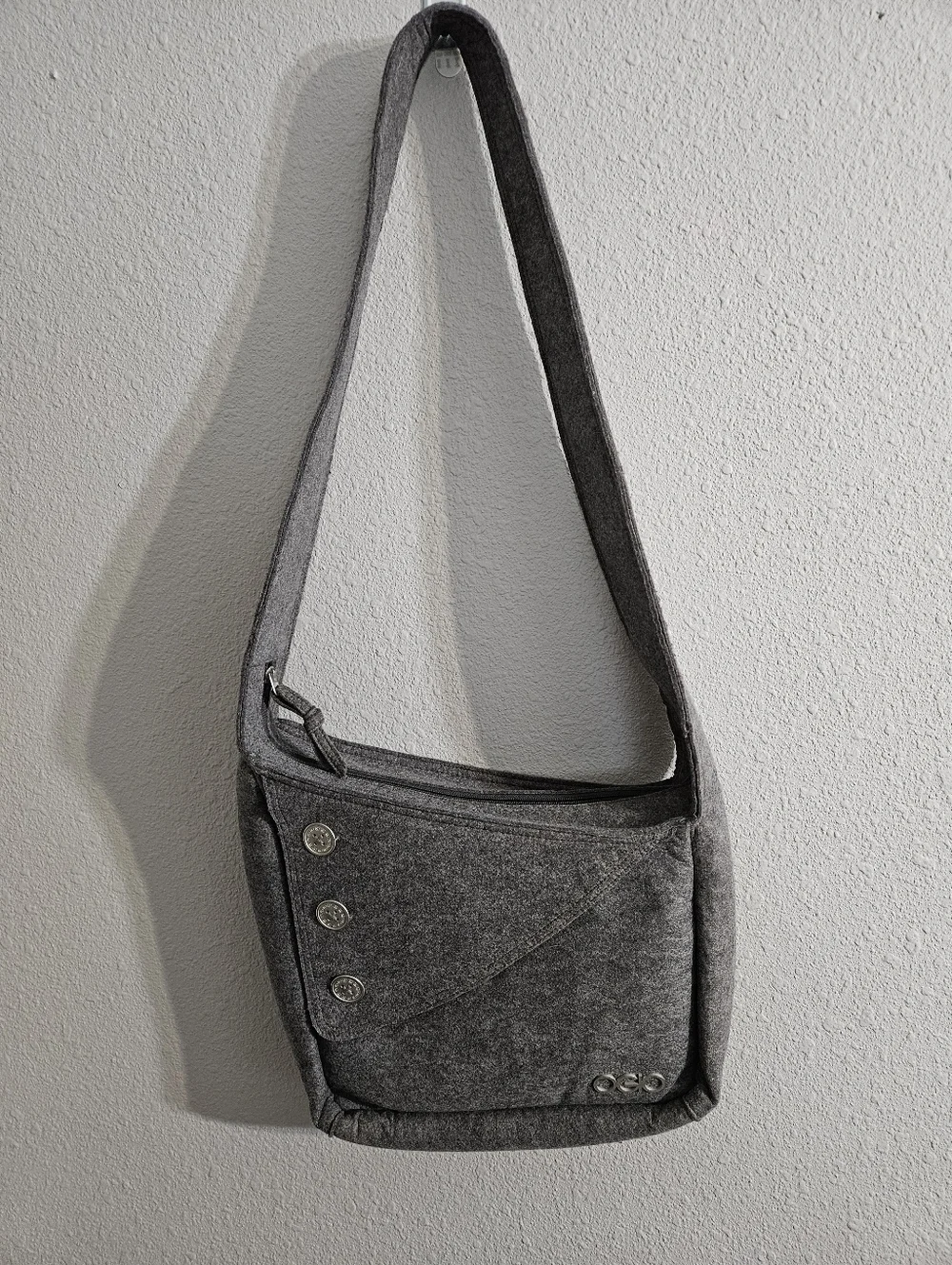 Ogio Brooklyn Gray Felt Crossbody Tablet Bag - Picture 2 of 11